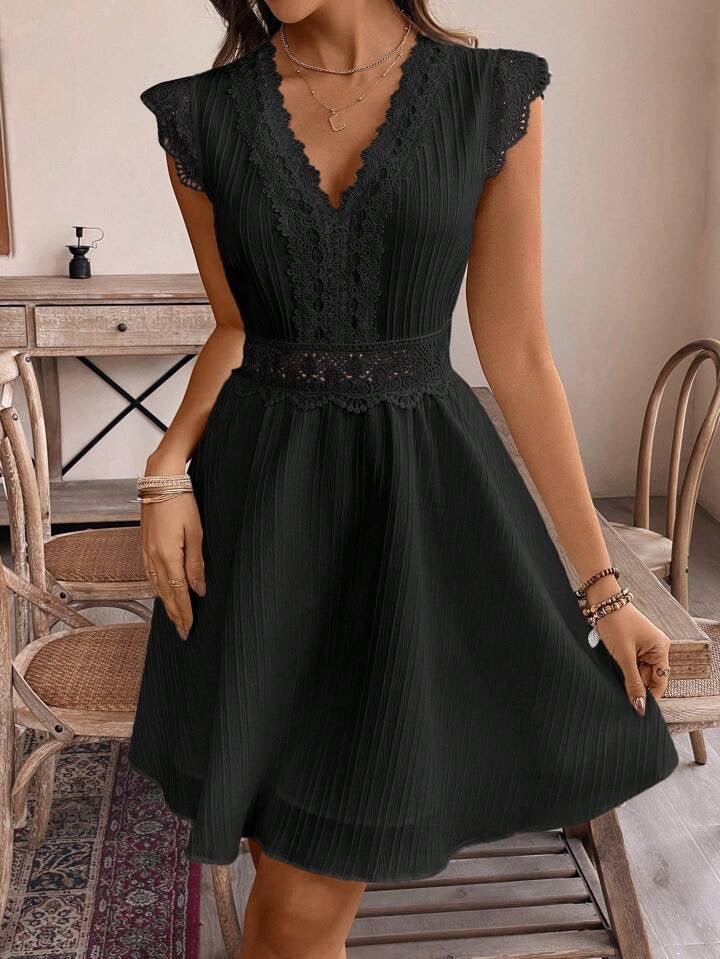 Hollow Out V-neck Waist Trimming Short-sleeved Leisure Dress